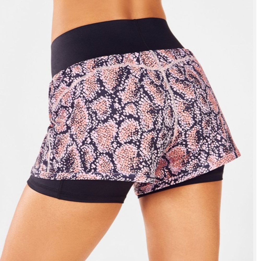 Fabletics Oiesia Shine Running Shorts Size Small - image 4
